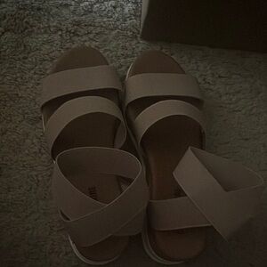 Sandles